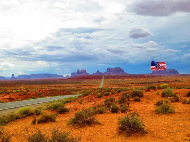 Photo scenic view of landscape against cloudy sky