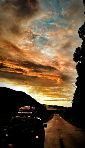 Photo scenic view of landscape against cloudy sky