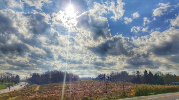 Photo scenic view of landscape against cloudy sky