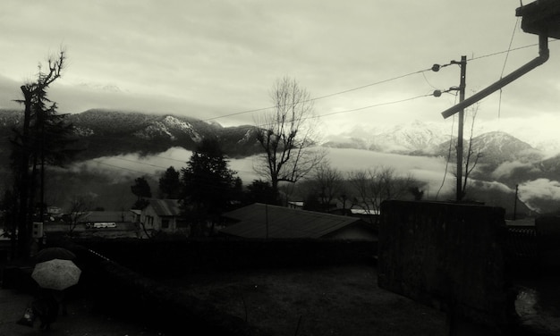 Photo scenic view of landscape against cloudy sky