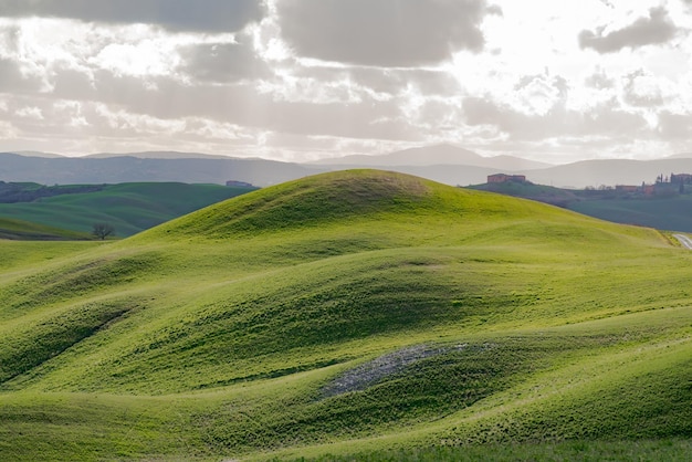 Photo scenic view of landscape against cloudy sky