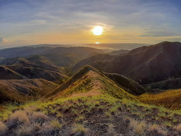 Photo scenic view of landscape against sky during sunset