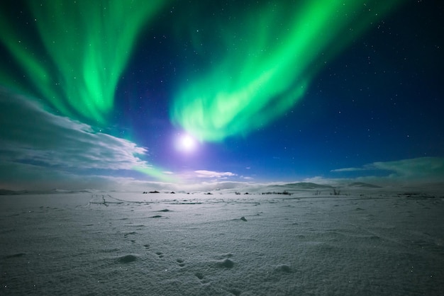 Photo scenic view of landscape against sky at night