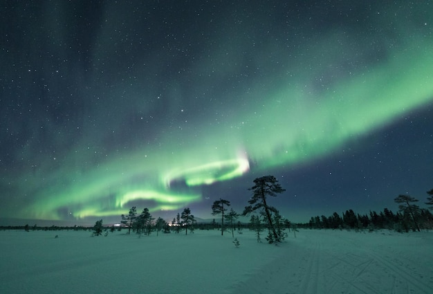 Photo scenic view of landscape against sky at night