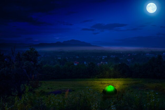 Photo scenic view of landscape against sky at night