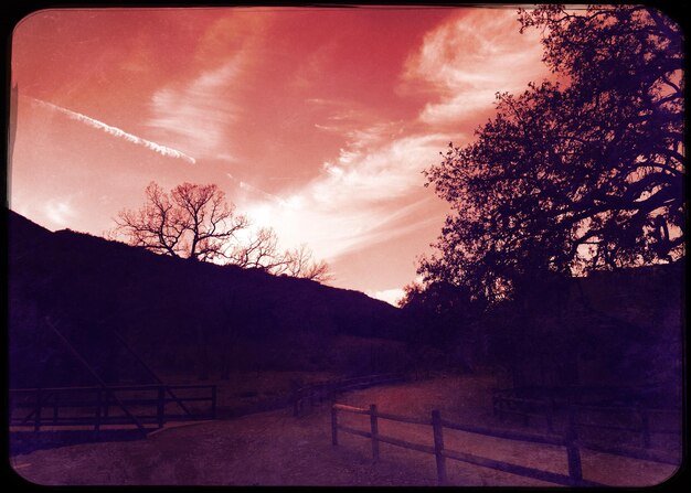 Photo scenic view of landscape against sky at sunset