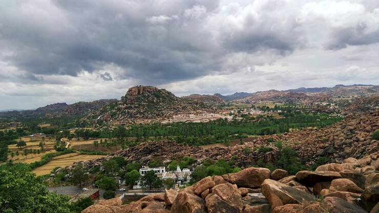 फोटो आकाश के विपरीत भूदृश्य का रमणीय दृश्य