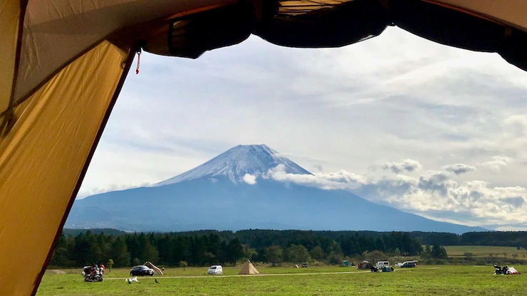 Photo 天空を背景にした風景と山の景色