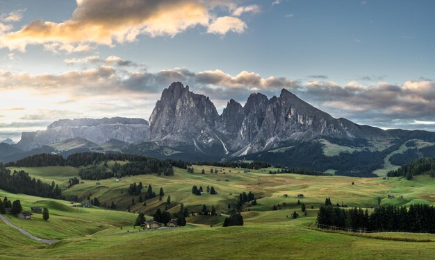 Foto vista panoramica del paesaggio e delle montagne sul cielo