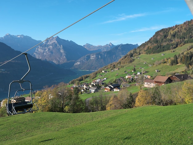 Photo scenic view of landscape and mountains against sky