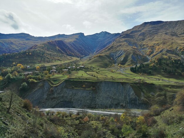 Foto vista panoramica del paesaggio e delle montagne sul cielo