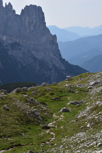 Foto vista panoramica del paesaggio e delle montagne sul cielo