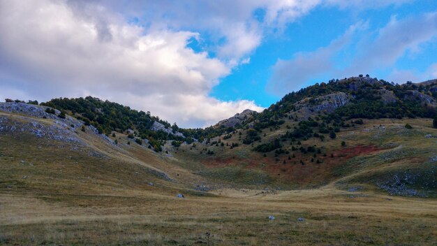 Foto vista panoramica del paesaggio e delle montagne sul cielo