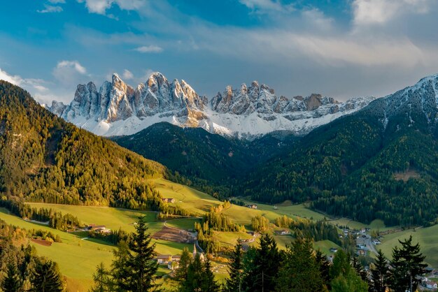 Foto vista panoramica del paesaggio e delle montagne sul cielo