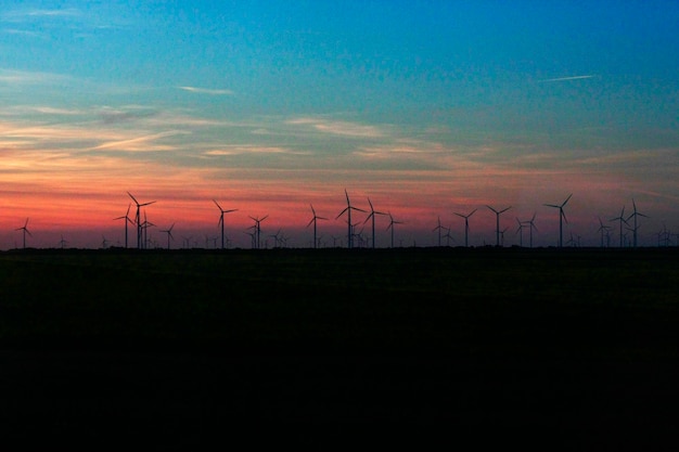 La vista panoramica del paesaggio al tramonto