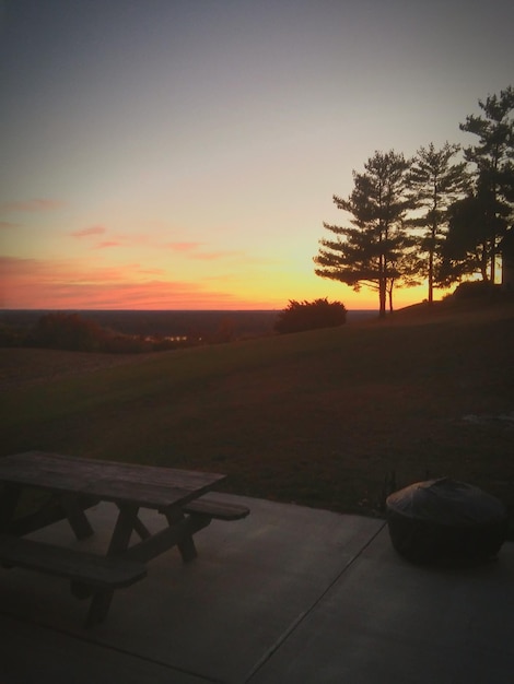 Foto la vista panoramica del paesaggio al tramonto