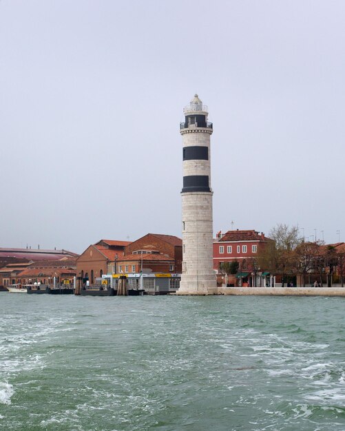 Photo scenic view of the lighthouse of murano