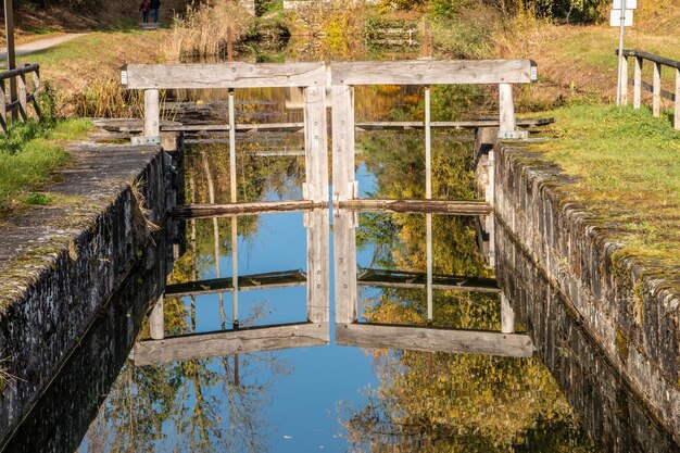 Photo scenic view of lock at a canal against sky