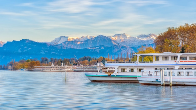 Vista panoramica della baia di lucerna