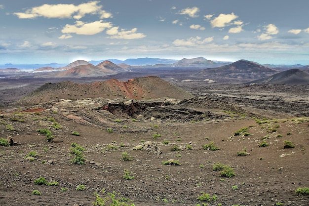 Foto la vista panoramica della montagna contro un cielo nuvoloso