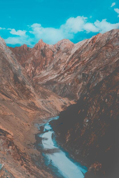 Photo scenic view of mountain against sky