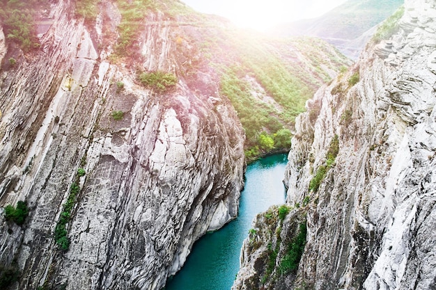 러시아 다게스탄(Dagestan)의 바위와 술락 캐년(Sulak Canyon)의 산 풍경