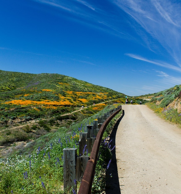 Photo scenic view of mountains against clear blue sky