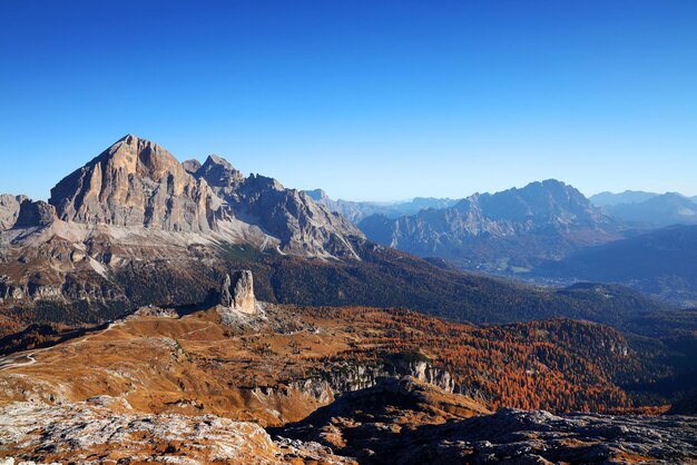 Photo scenic view of mountains against clear blue sky