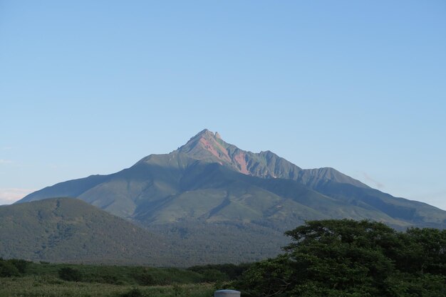 Photo scenic view of mountains against clear blue sky