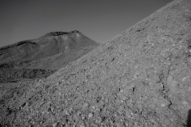 Foto la vista panoramica delle montagne contro un cielo limpido