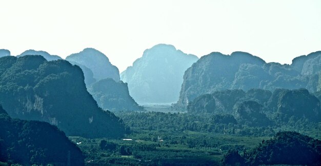 Photo scenic view of mountains against clear sky