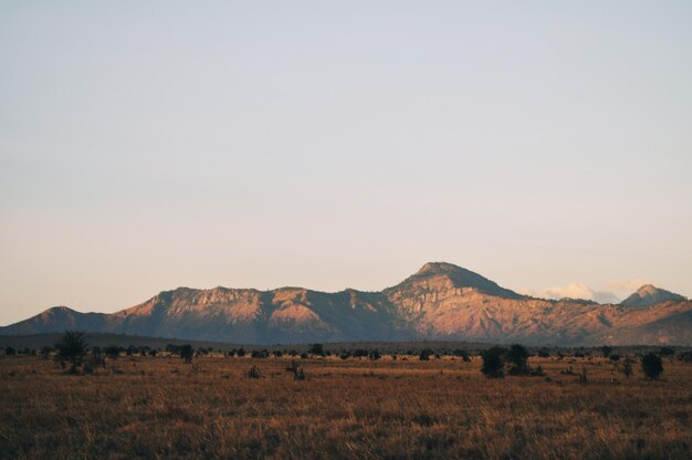 Photo scenic view of mountains against clear sky