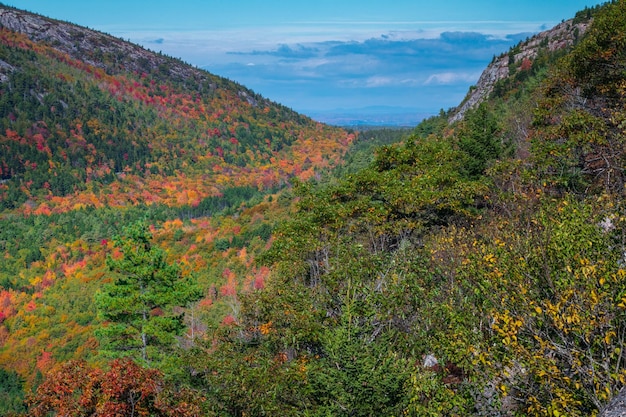 Foto la vista panoramica delle montagne contro il cielo durante l'autunno