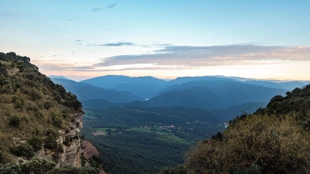 Foto la vista panoramica delle montagne contro il cielo durante il tramonto