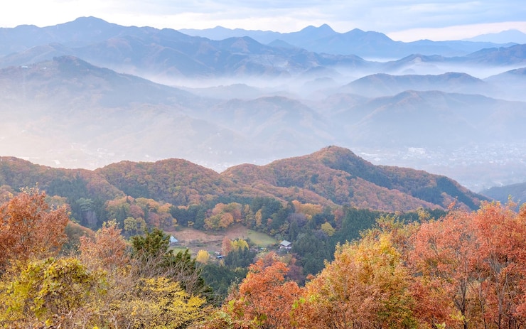Photo 夕暮れ の 時 の 空 に 対する 山 の 景色