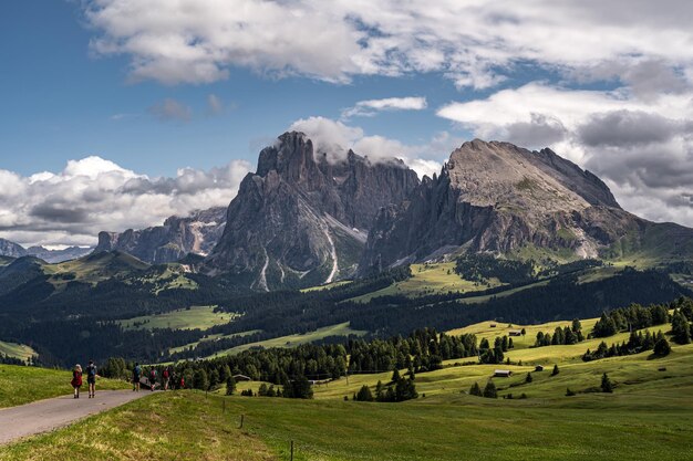 Foto la vista panoramica delle montagne contro il cielo