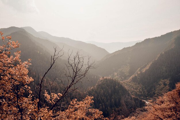 Photo scenic view of mountains against sky