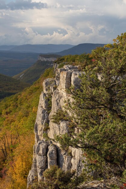 Foto la vista panoramica delle montagne contro il cielo