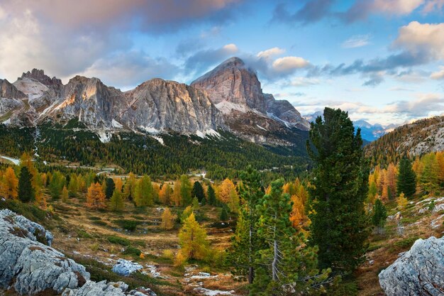 Photo scenic view of mountains against sky