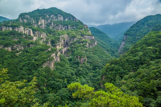 Photo scenic view of mountains against sky