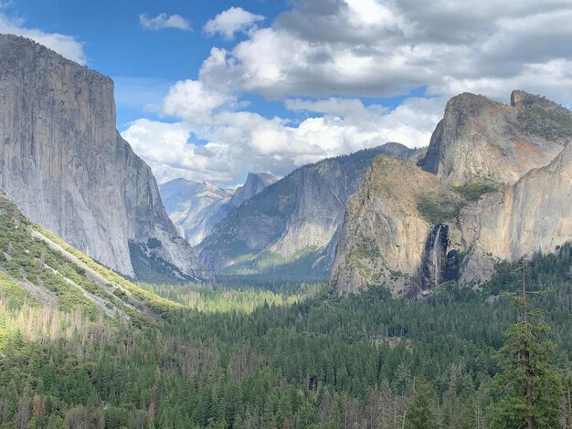 Photo scenic view of mountains against sky