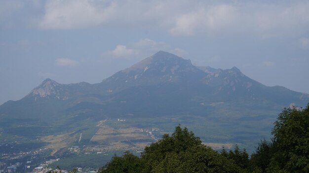 Photo scenic view of mountains against sky