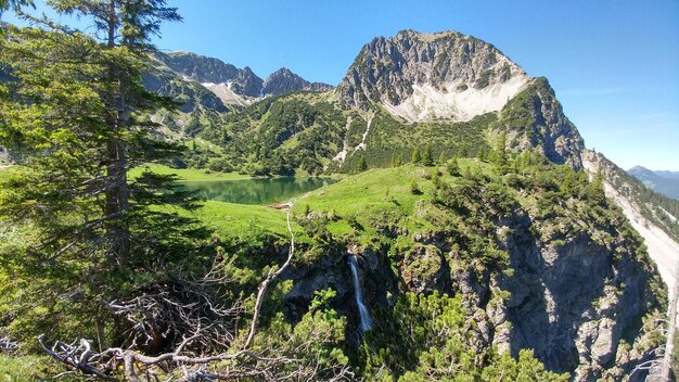 Foto la vista panoramica delle montagne contro il cielo