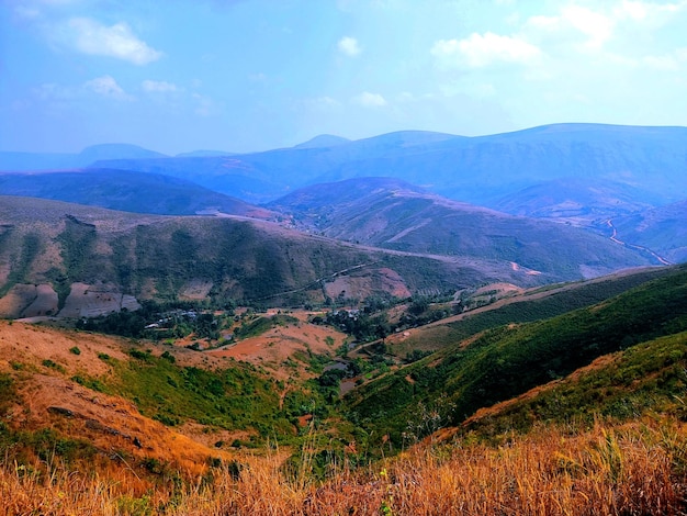 Photo scenic view of mountains against sky