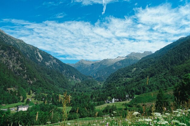 Foto la vista panoramica delle montagne contro il cielo