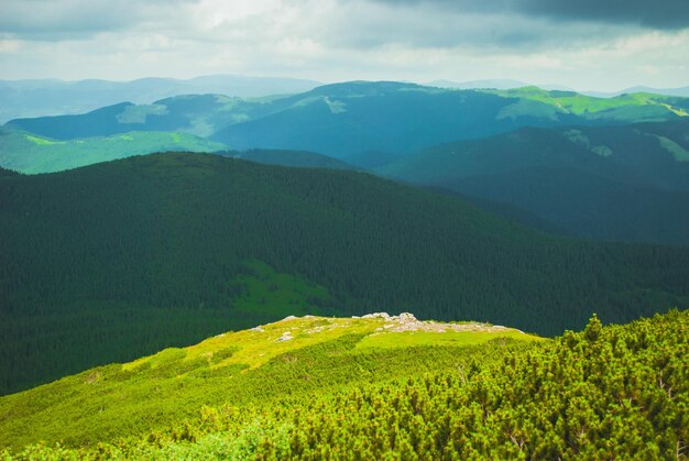 Photo scenic view of mountains against sky