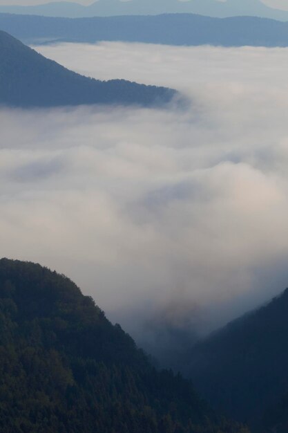 Photo scenic view of mountains against sky