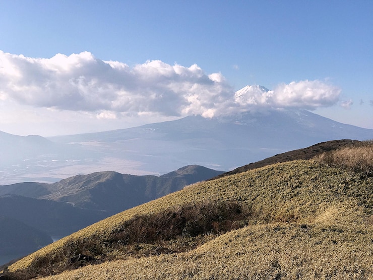 Photo 空の背景にある山の景色