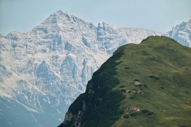 Foto la vista panoramica delle montagne contro il cielo