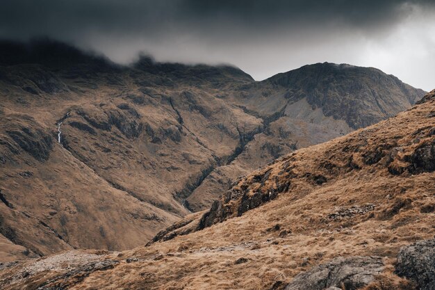 Photo scenic view of mountains against sky